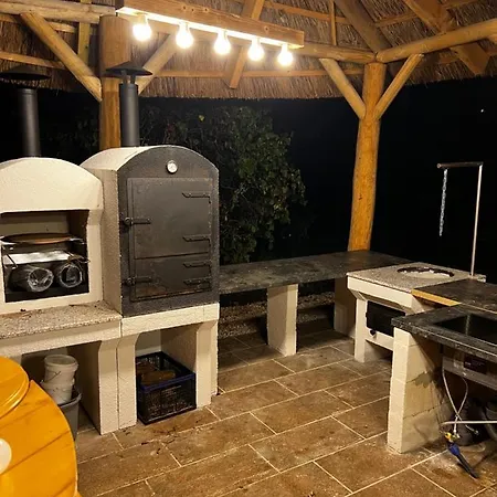 Fuele-muele Elmenyhaz *