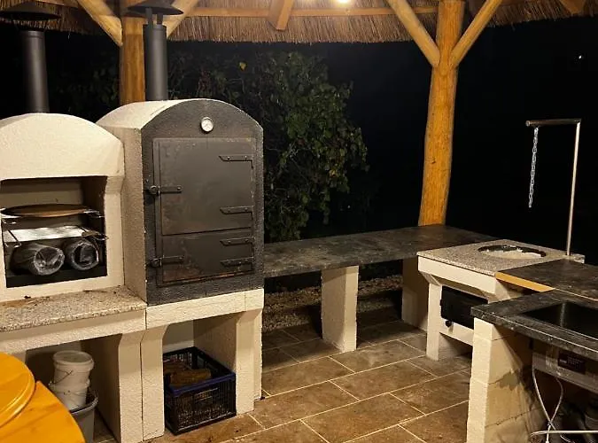 Fuele-muele Elmenyhaz *